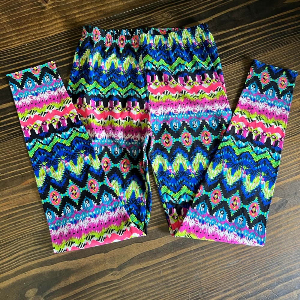 Always Red and Pink Leggings with Dynamic Pattern
